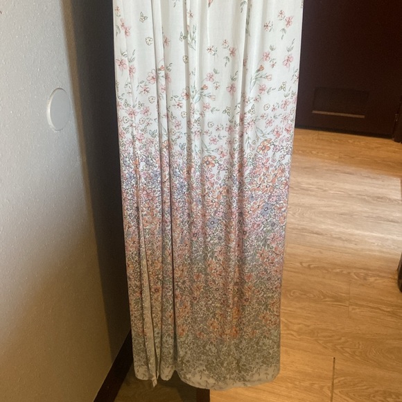 Forever 21 beautiful tube top floral dress with side slits on both sides. - Picture 3 of 5